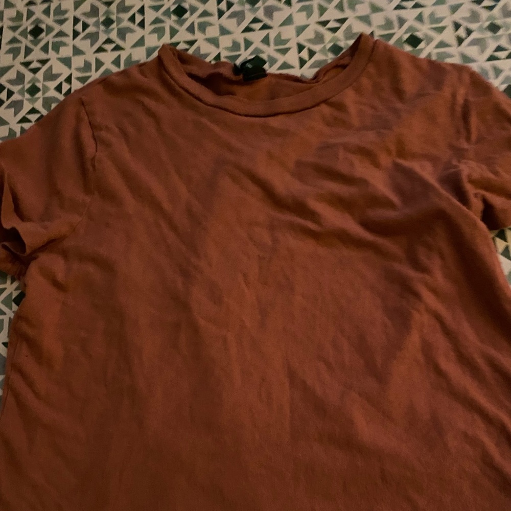 burgundy top, mid fit, very cute with basic jeans. in good condition.
